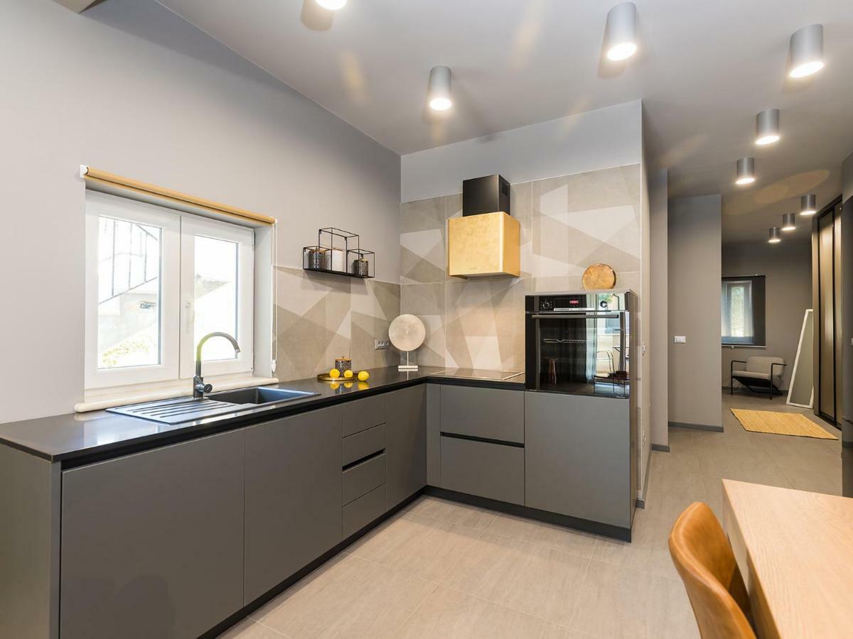 Magnolia - Modern Apartment Near City Center And Sea بوريتش المظهر الخارجي الصورة